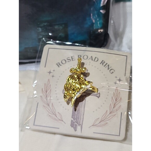 The Bookish Box Accessories 6pc Bundle T Shirt S– No Book Included - Picture 5 of 11